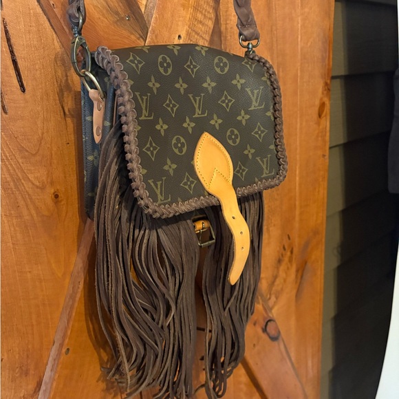 Vintage Boho L V crossbody - Picture 3 of 4